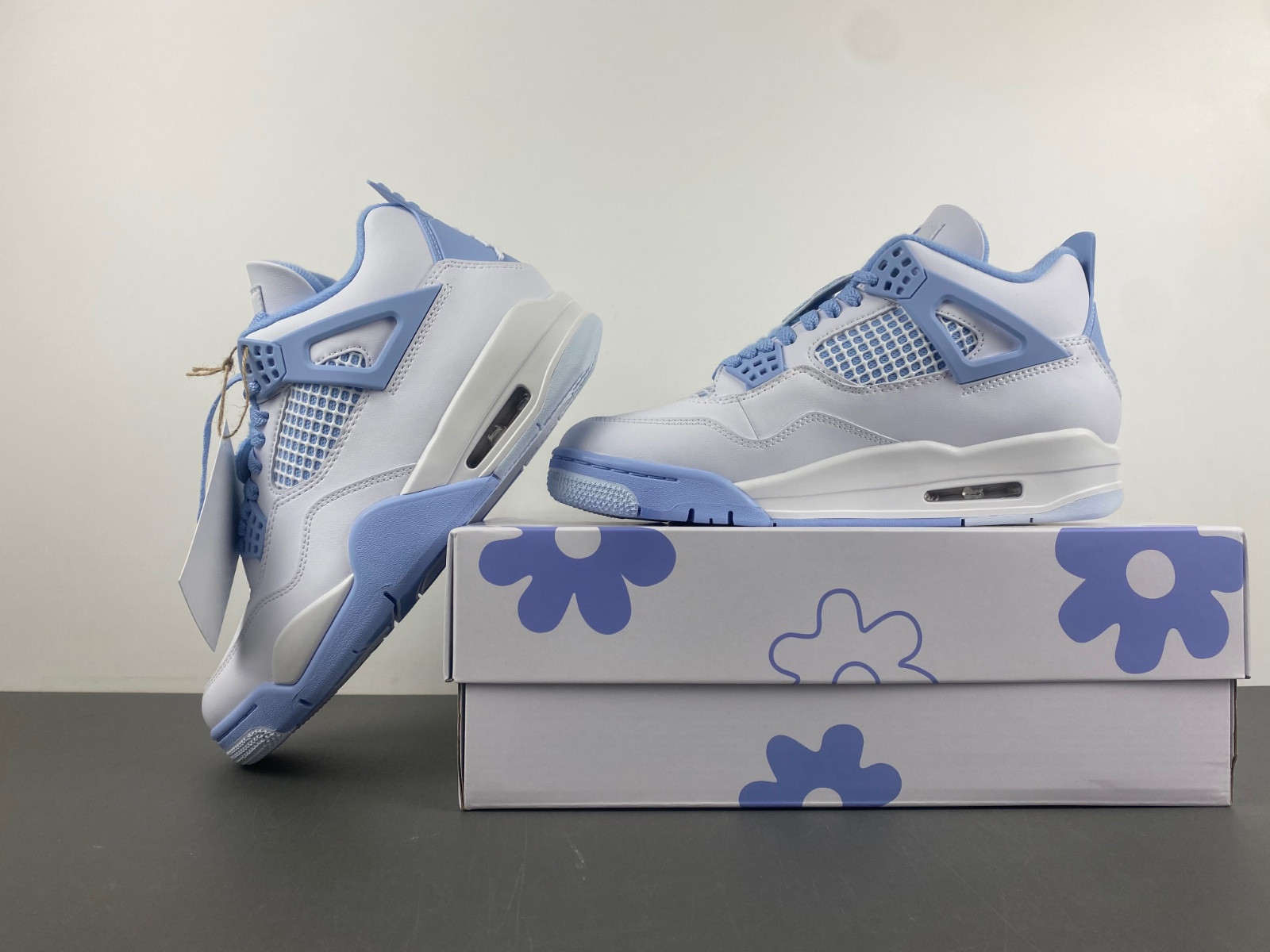 Air Jordan 4 WMNS "Aluminum" HV0823-100