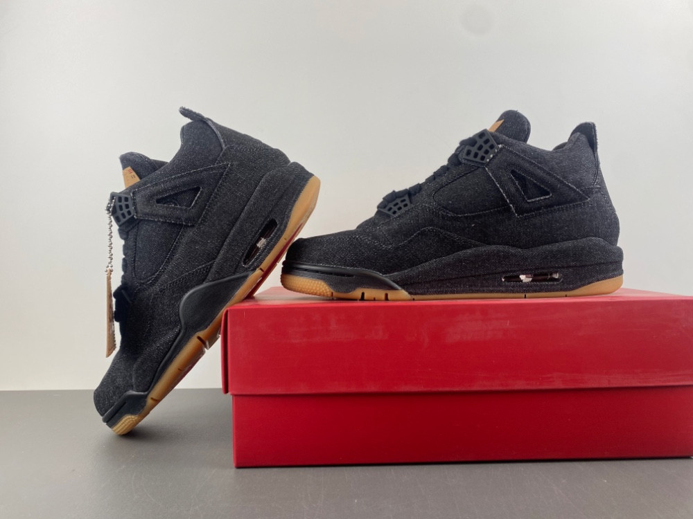 Levis x Air Jordan 4 “Taupe Haze”A02571-001
