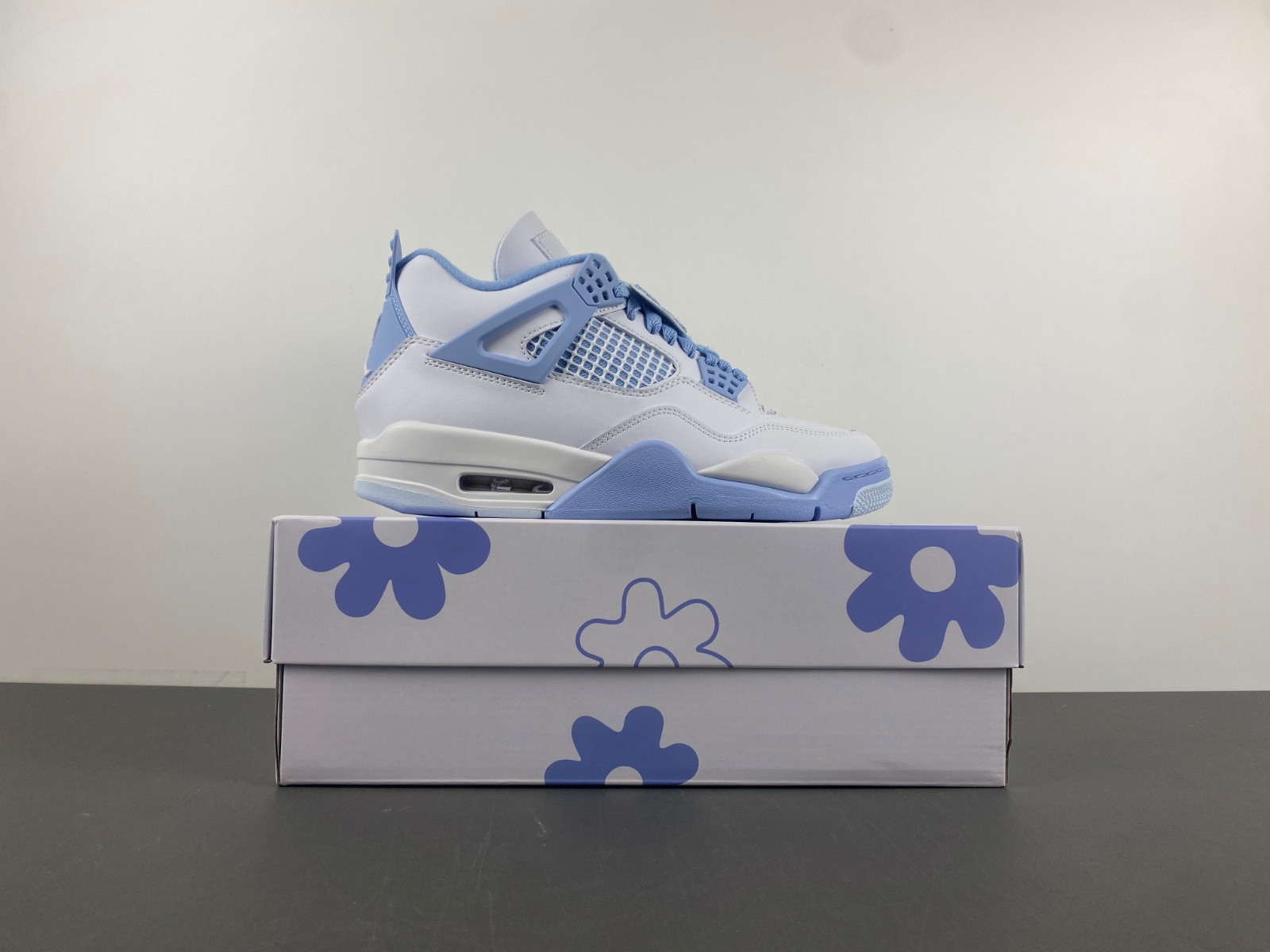 Air Jordan 4 WMNS "Aluminum" HV0823-100
