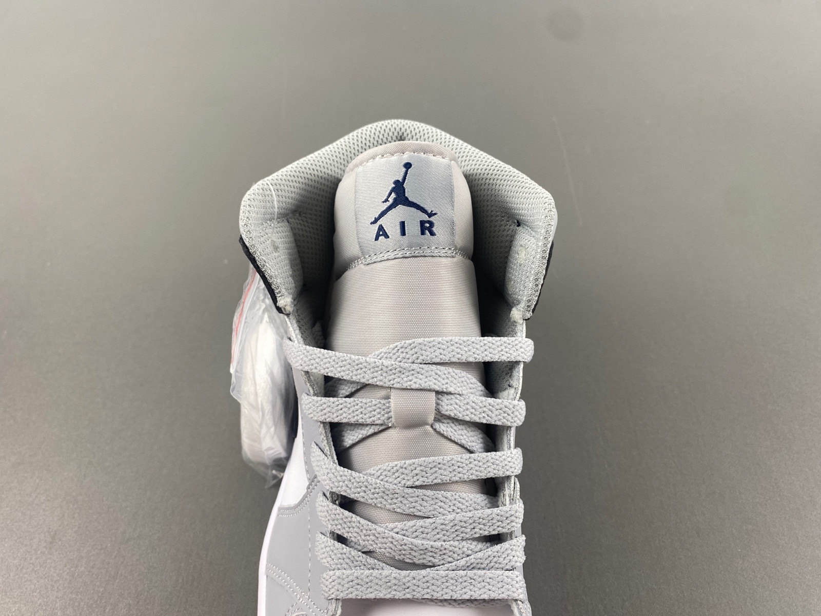 Air Jordan 1 Mid Midnight Navy DQ8426-104