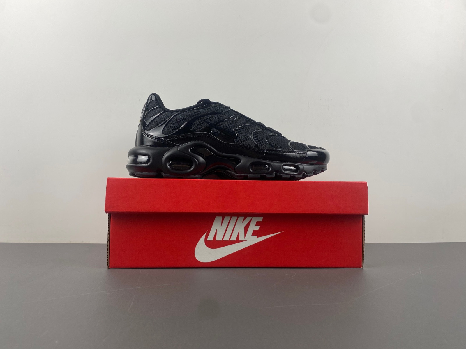 nike air max plus tn triple black 604133-050