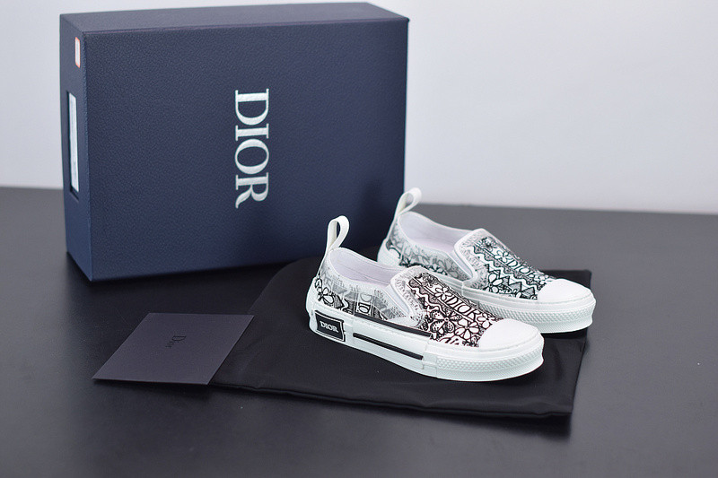 dio* x converse sneaker