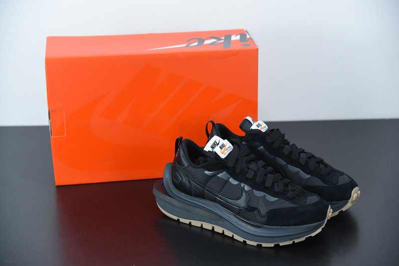 nike vaporwaffle sacai