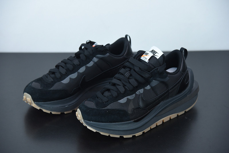 nike vaporwaffle sacai