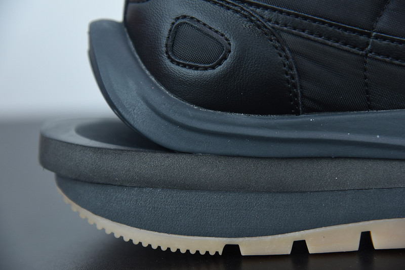 nike vaporwaffle sacai