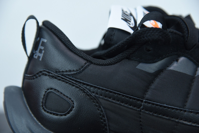 nike vaporwaffle sacai