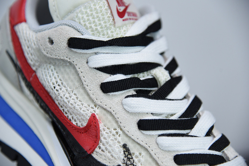 nike sacai x vaporwaffle