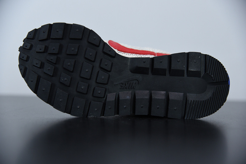 nike sacai x vaporwaffle