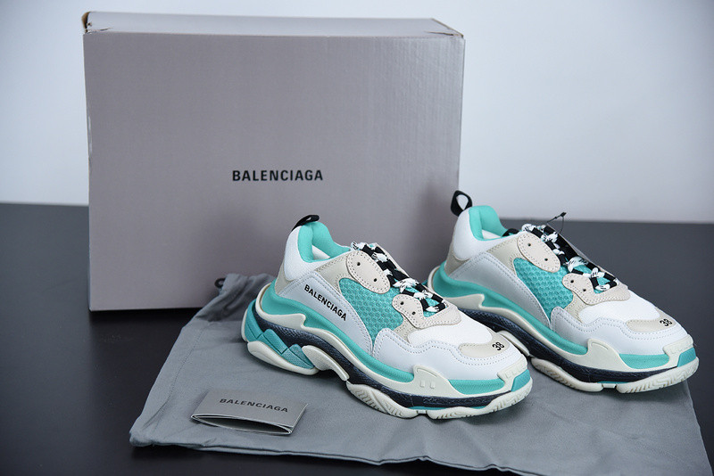 bc triple s trainer white 524039 w09oh 3005