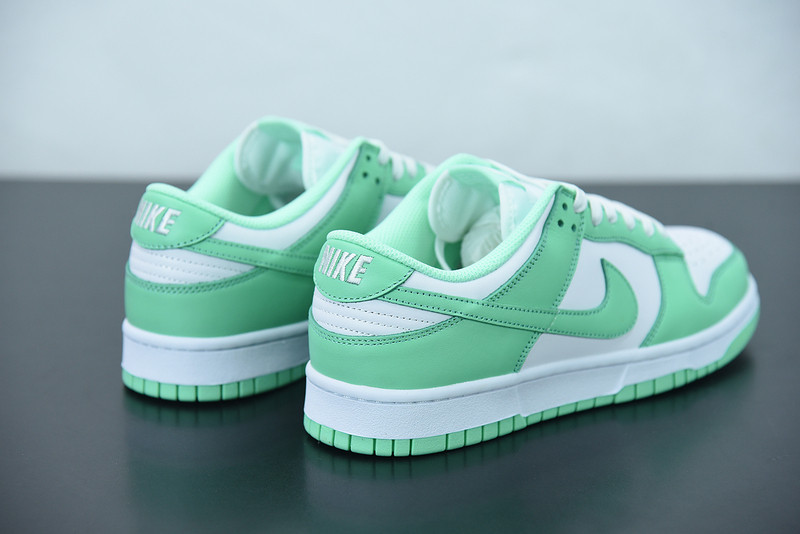 nike sb dunk low green glow dd1503-105
