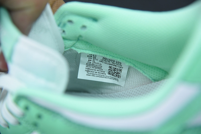 nike sb dunk low green glow dd1503-105