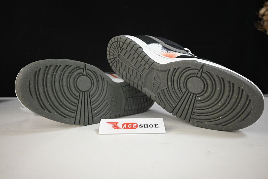 nike dunk low “graffiti