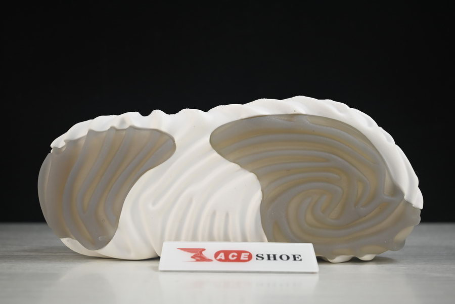 Cr*0*s pollex clog by salehe bembury spackle almost white