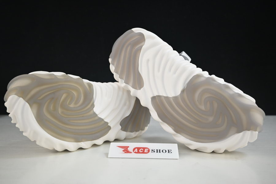 Cr*0*s pollex clog by salehe bembury spackle almost white