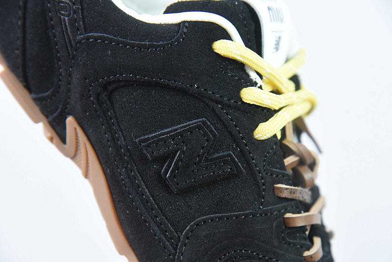 NEW BALANCE X MIUMIU SNEAKER