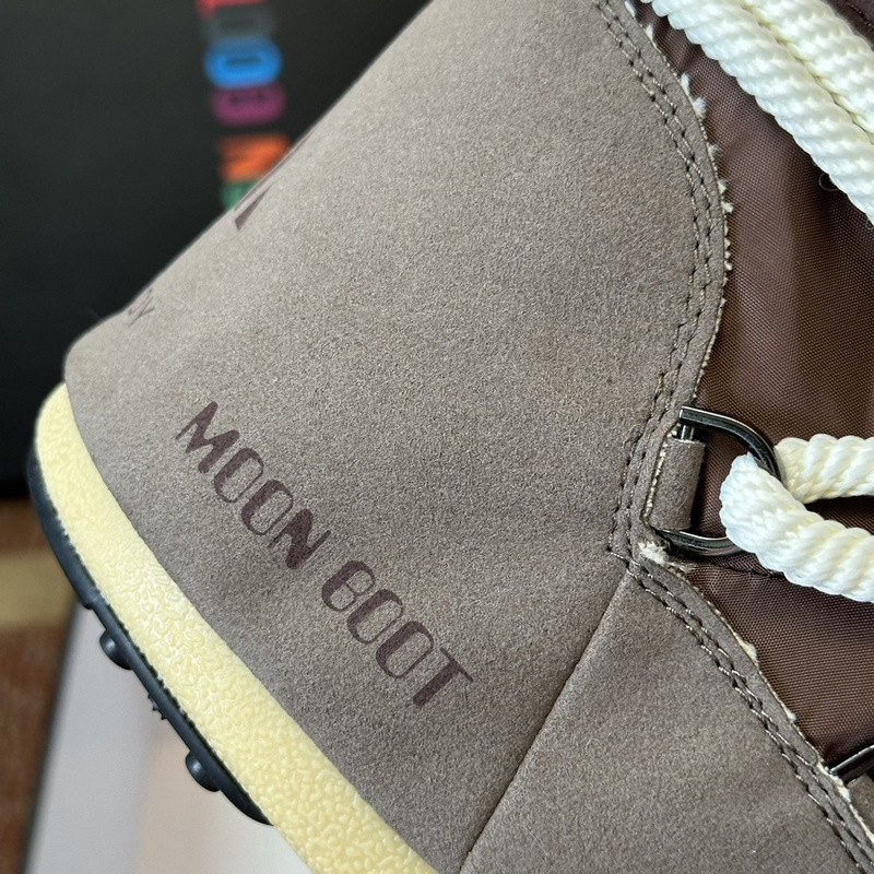 mOON bOOT
