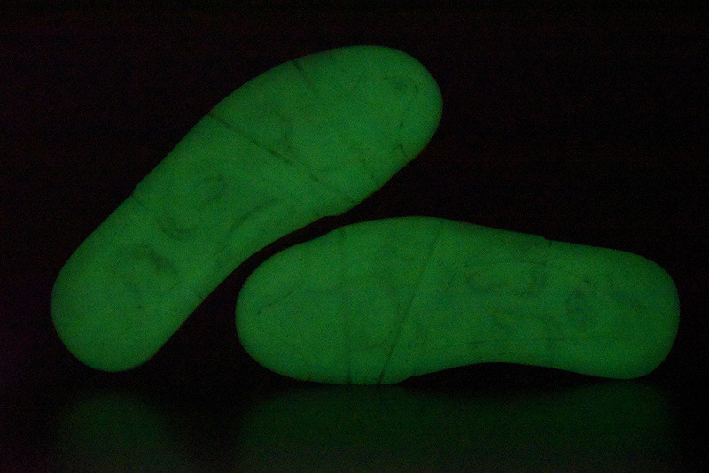 AIR JORDAN 4 RETRO "KAWS" 930155-003