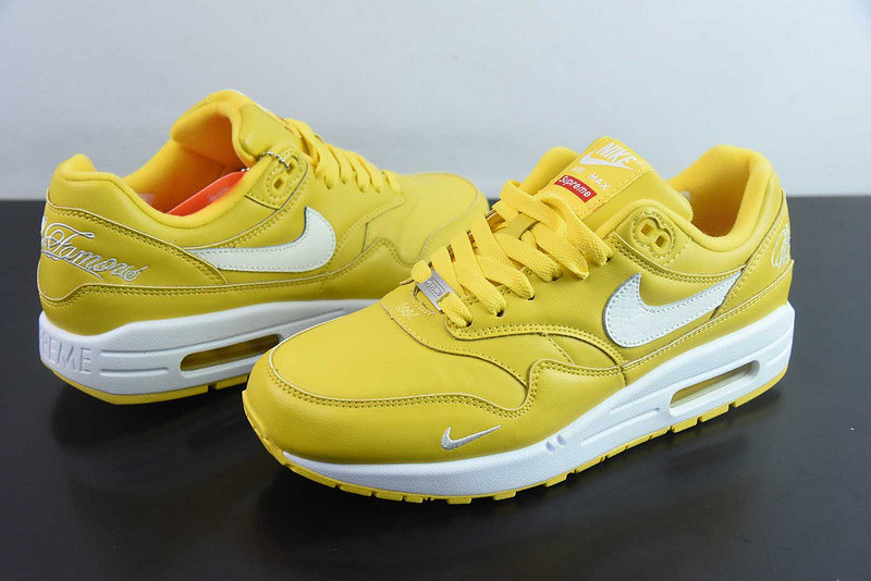 Supreme Puts Its Signature Spin on the Nike Air Max 1 HF8813-700
