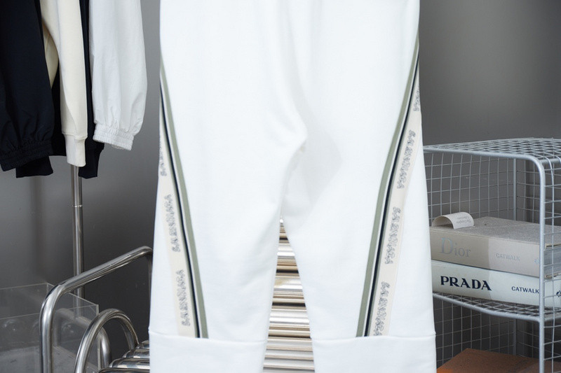 Ba*len*cia*ga clothes