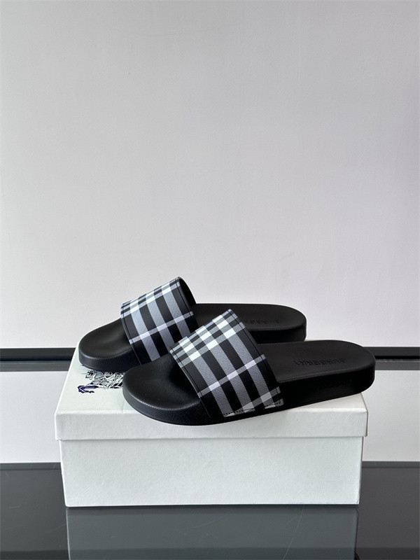BURBERRY SLide