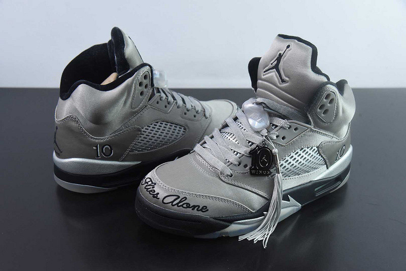 Air Jordan 5 Wings Medium Grey / Black IO2038-001