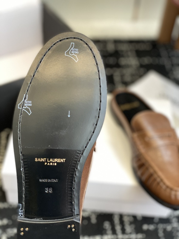 SAINT LAURENT Sneaker