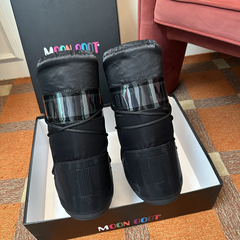 mOON bOOT