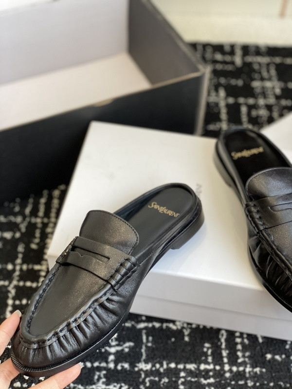 SAINT LAURENT Sneaker