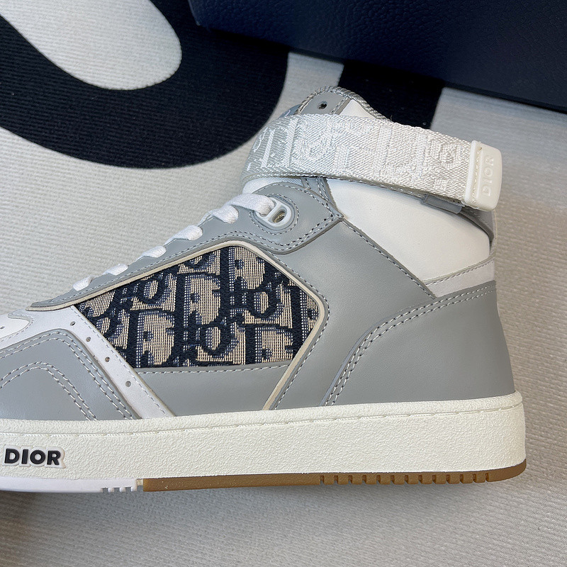 dio* sneaker