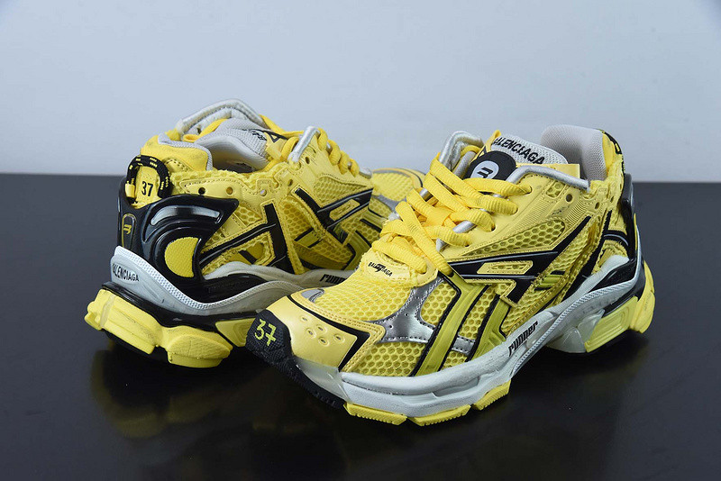 Ba*len*cia*ga runner sneaker