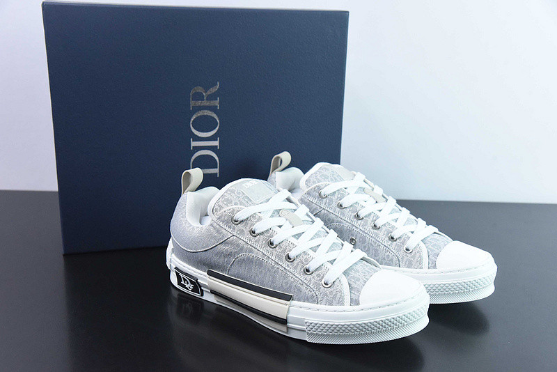dio* x converse sneaker