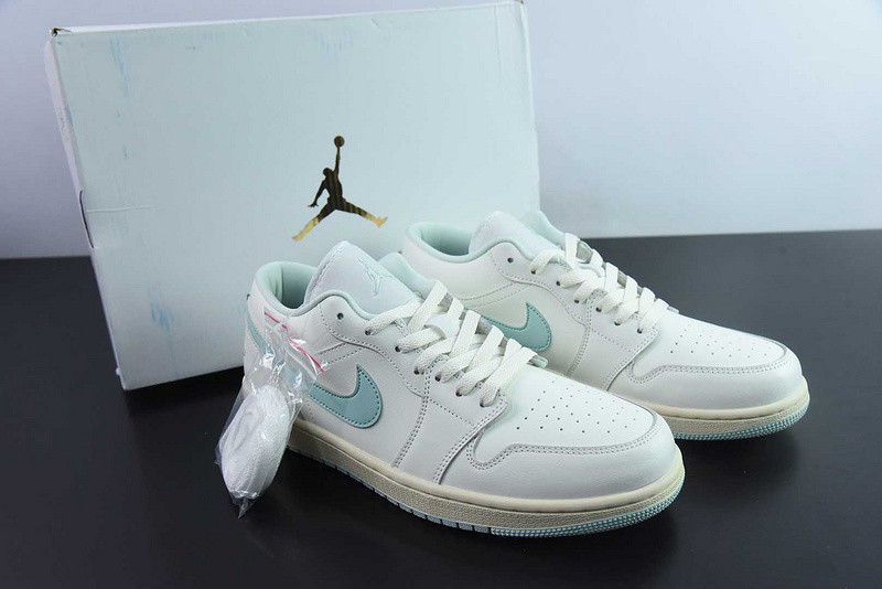 Air Jordan 1 Low Seafoam DC0774-134