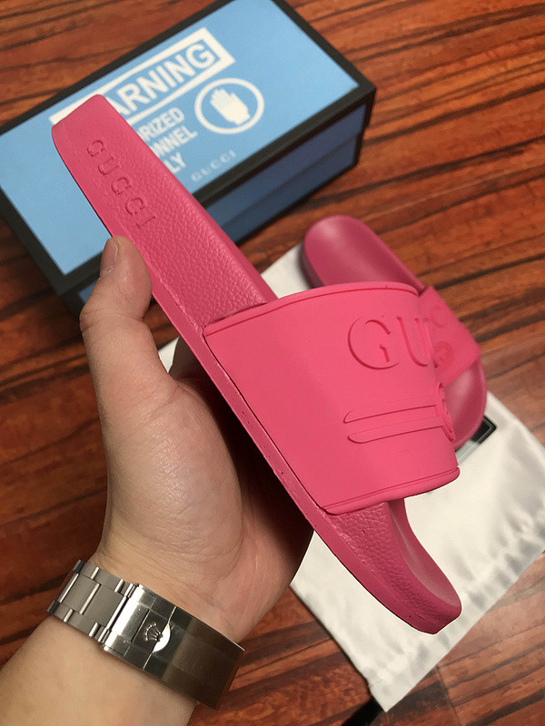 g*u*i sandals