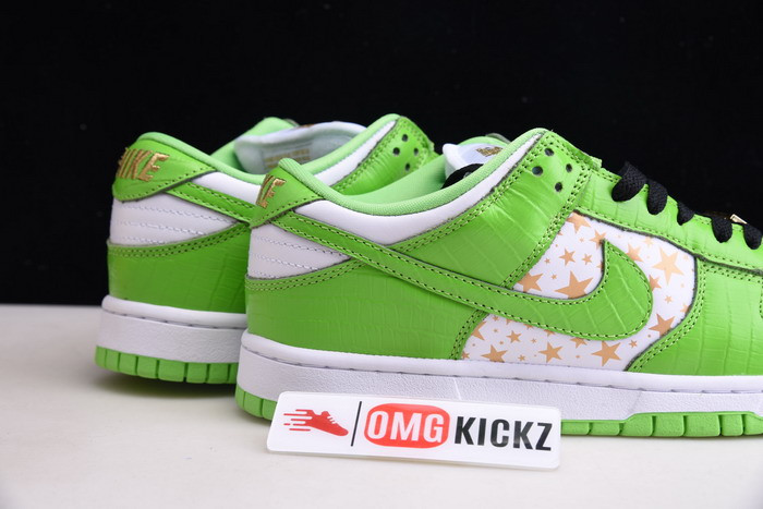 S*p*e x nike sb dunk low white/metallic gold-green dh3228-101